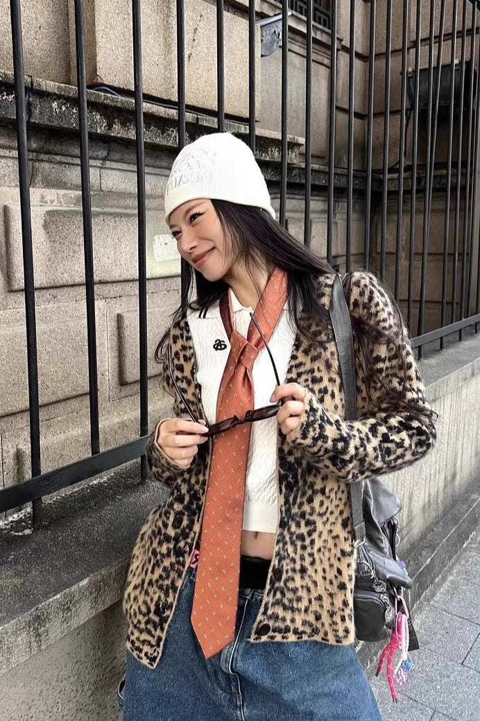 Leopard V-Neck Brushed Knit Top Secondary image