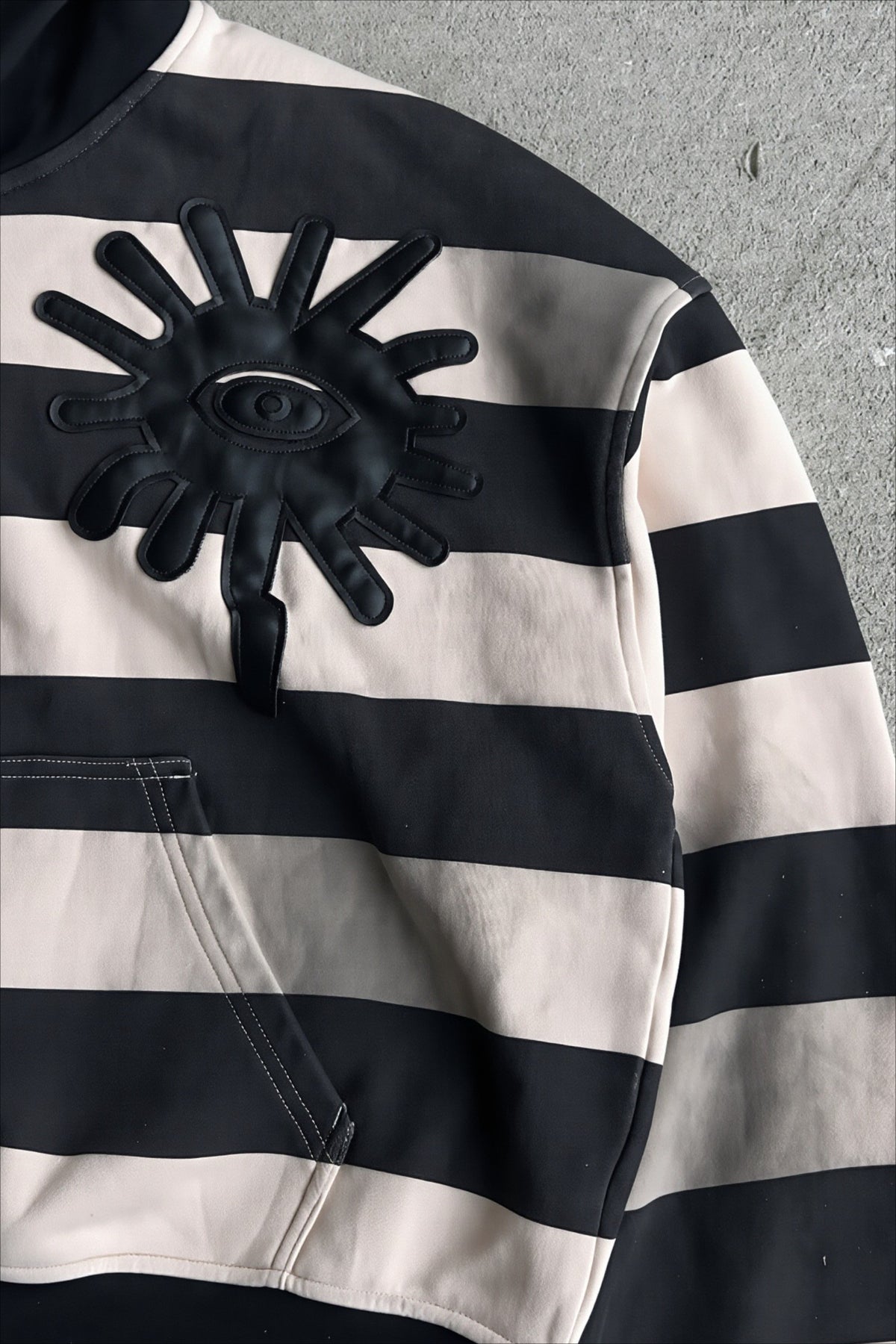 Striped Eye Applique Cropped Zip Hoodie