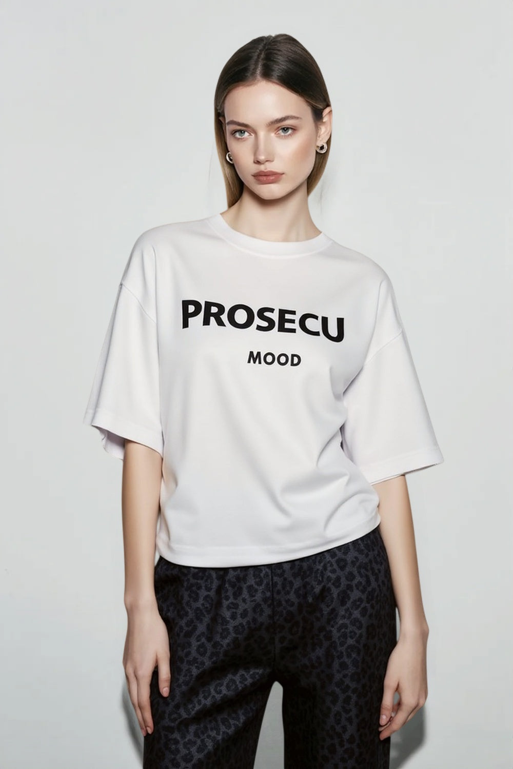 Vintage Graphic Crewneck T-Shirt Secondary image