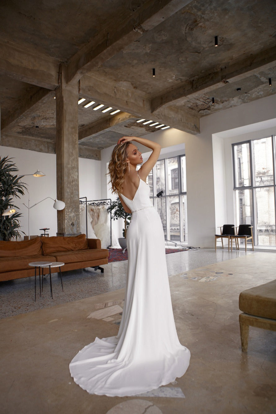 Retro Side Slip Sequin Backless Wedding Dress Secondary image