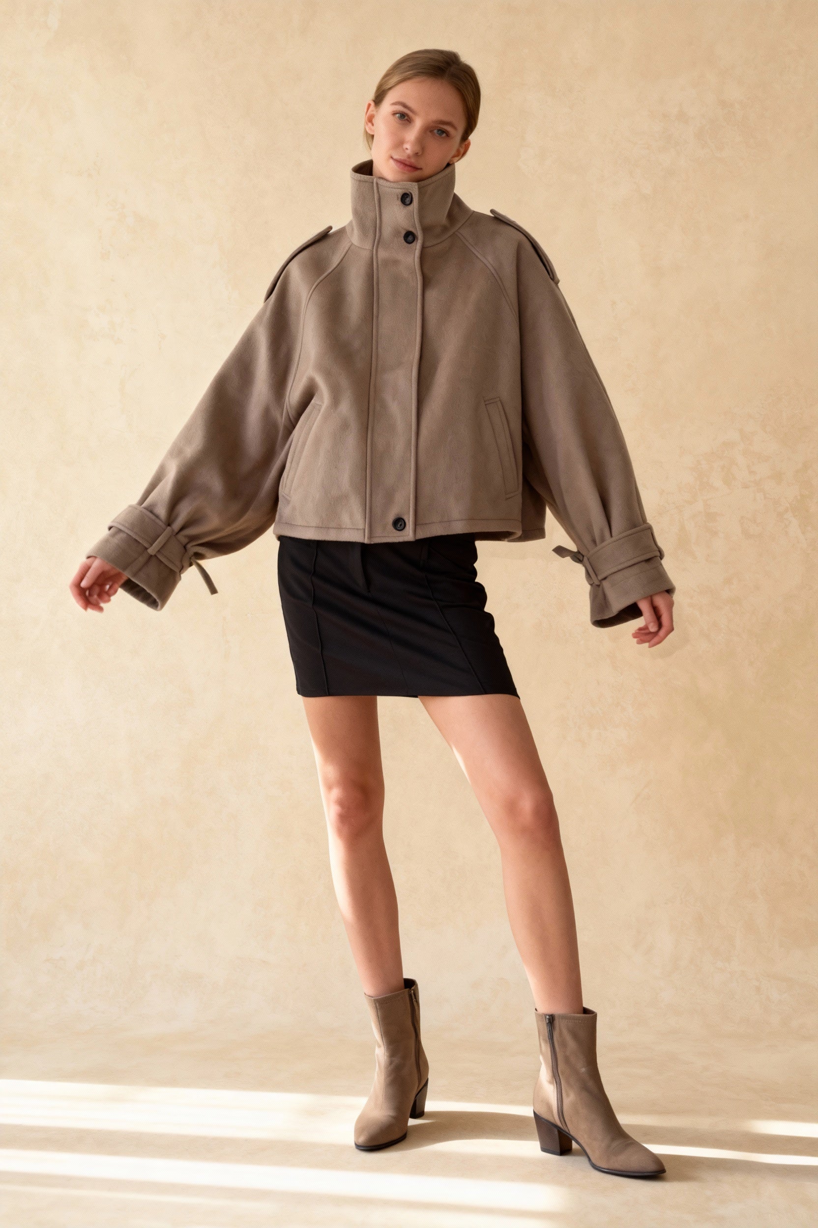 Vintage Stand Collar Buttoned Short Wool Coat Secondary image
