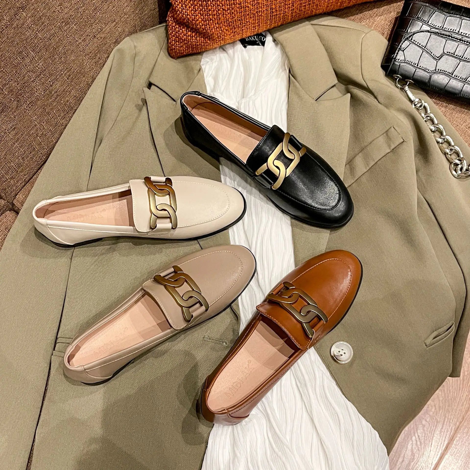Metal Chain Plush Leather Round Toe Plus Size Autumn Winter Moccasins Loafers Main image