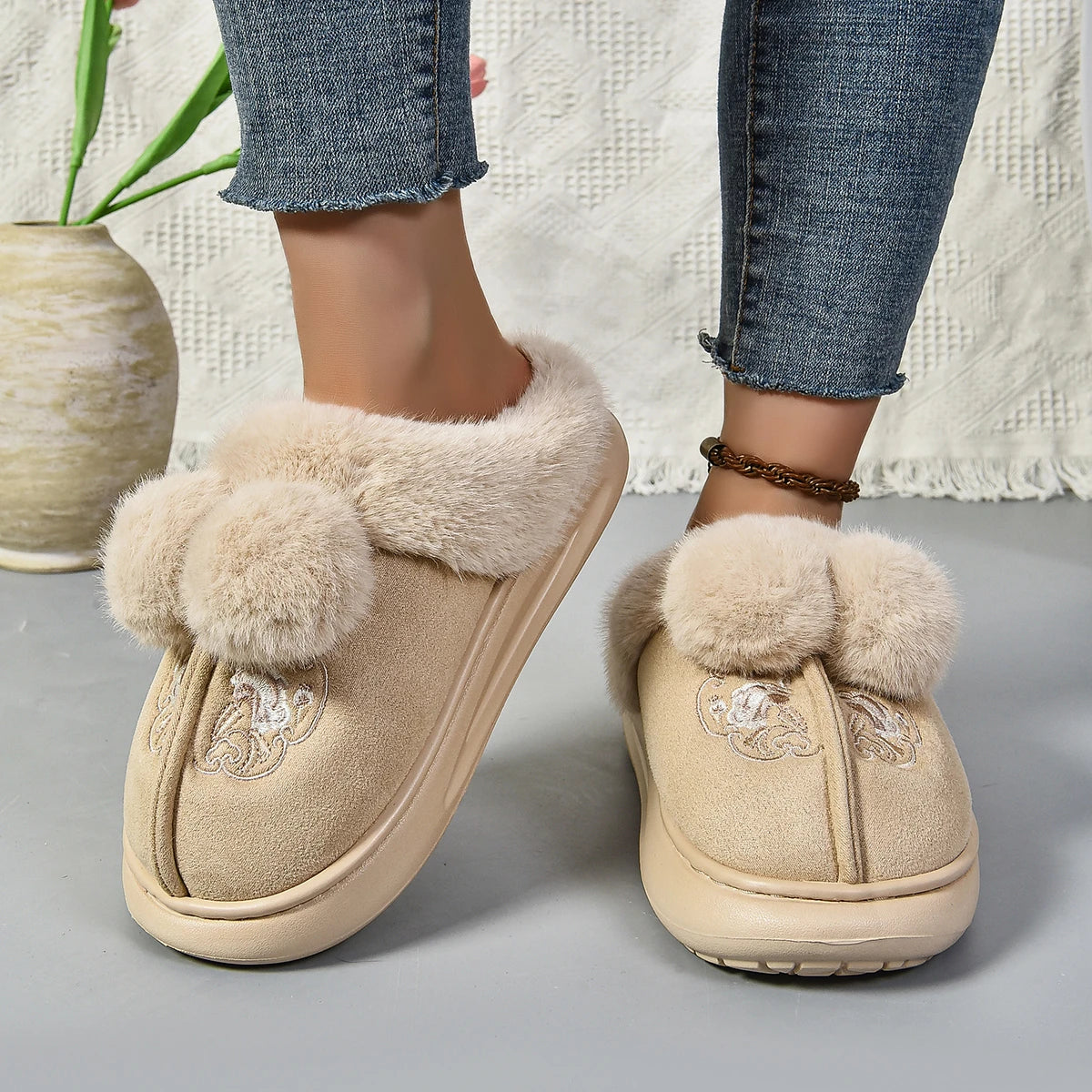 2024 Winter New Warm Women Snow Boots Indoor Comfortable Plush Shoes Platform Winter New Cute Cotton Slippers Zapatos De Mujer Main image