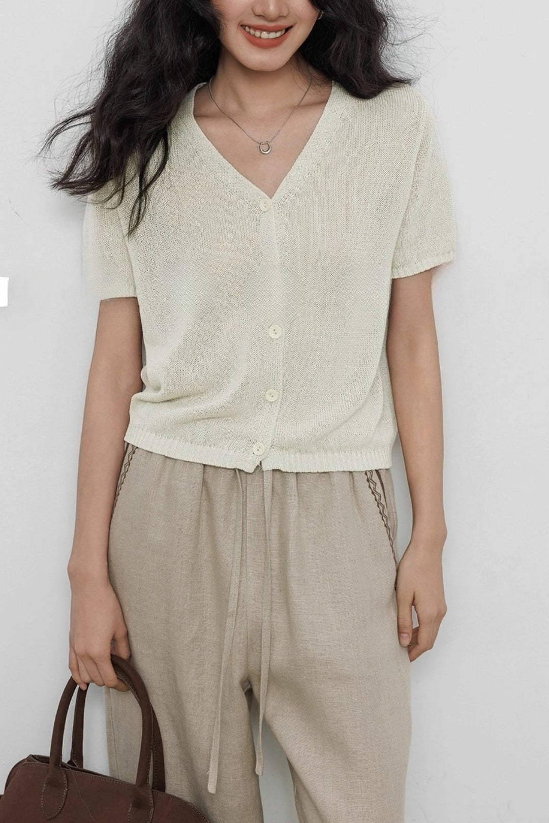 V-Neck Short Sleeve Knit Top Secondary image