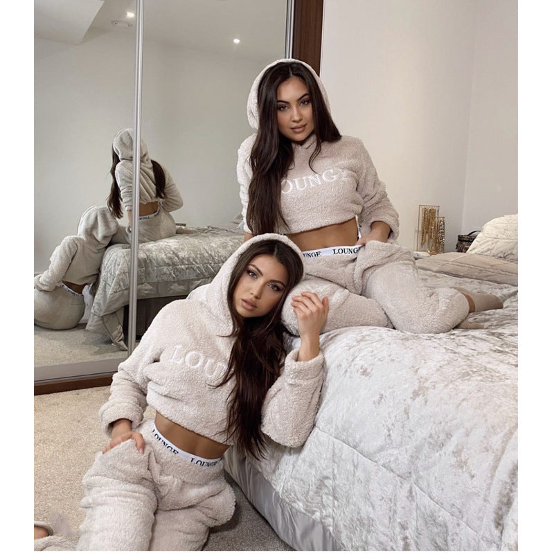 Elegant Stylish Modern Feminine Chic Comfortable Relaxed Summer Suit Secondary image