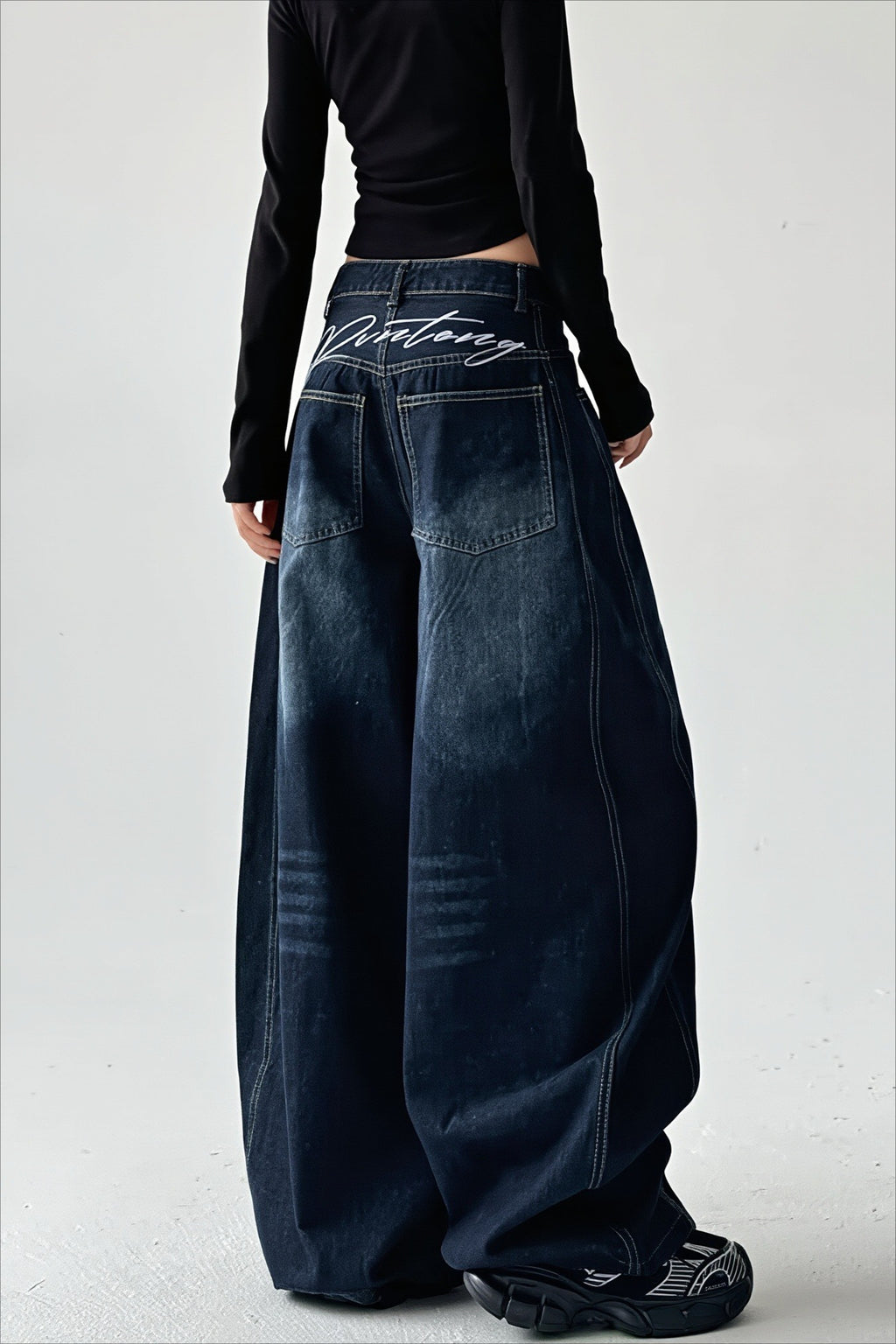 High Rise Embroidered Barrel Leg Jeans
