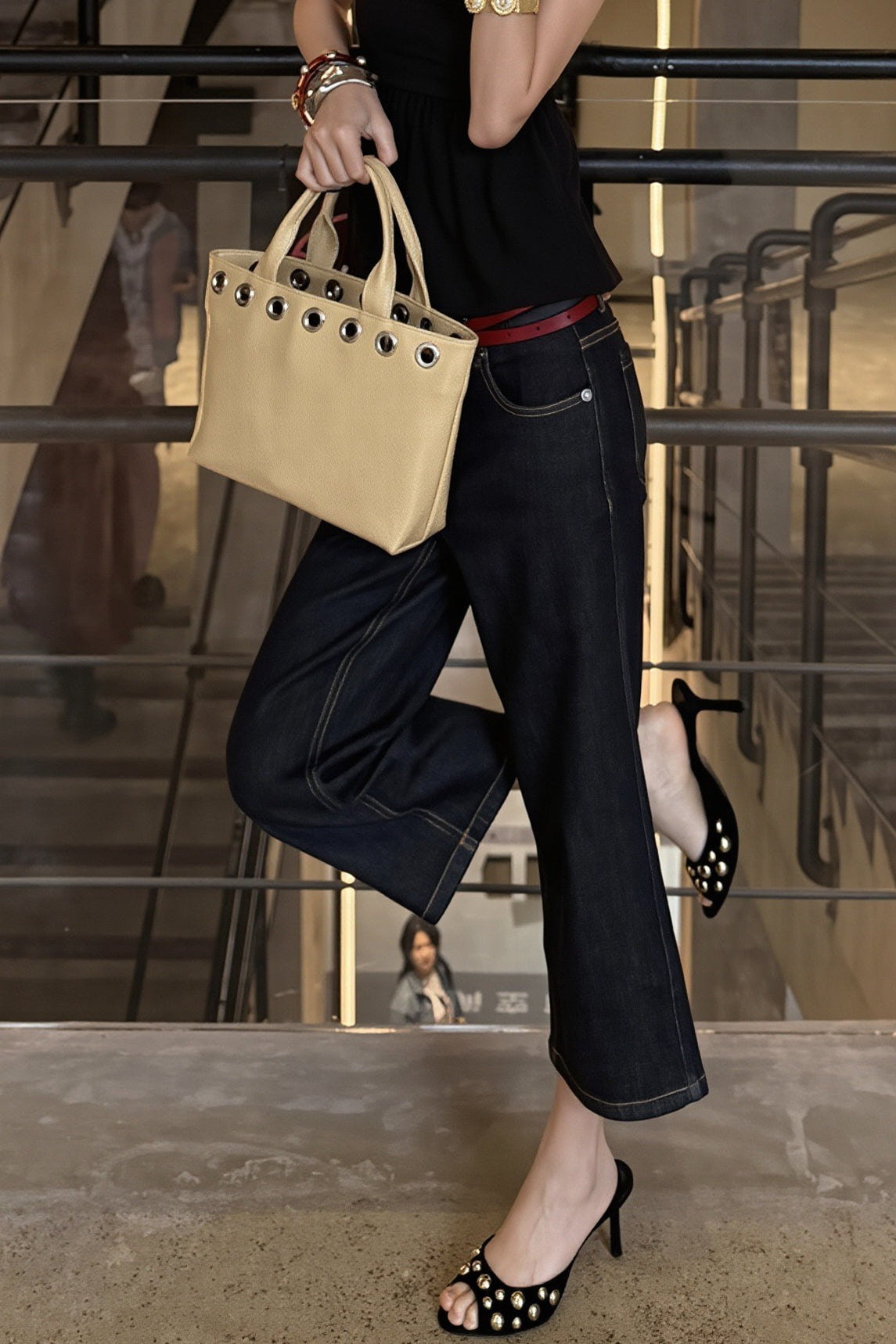 Distressed Low Rise Cropped Denim Pants