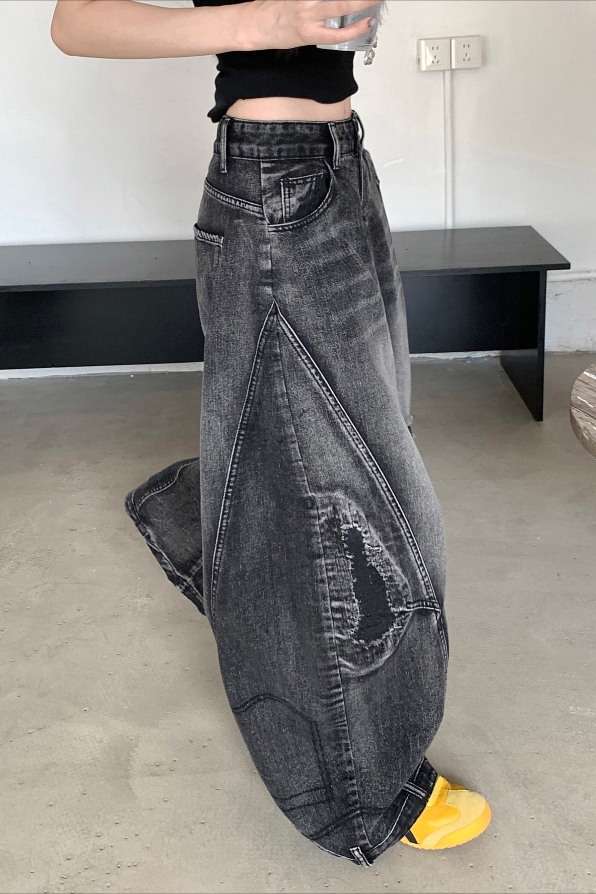 Distressed Panel Barrel Leg Street Jeans
