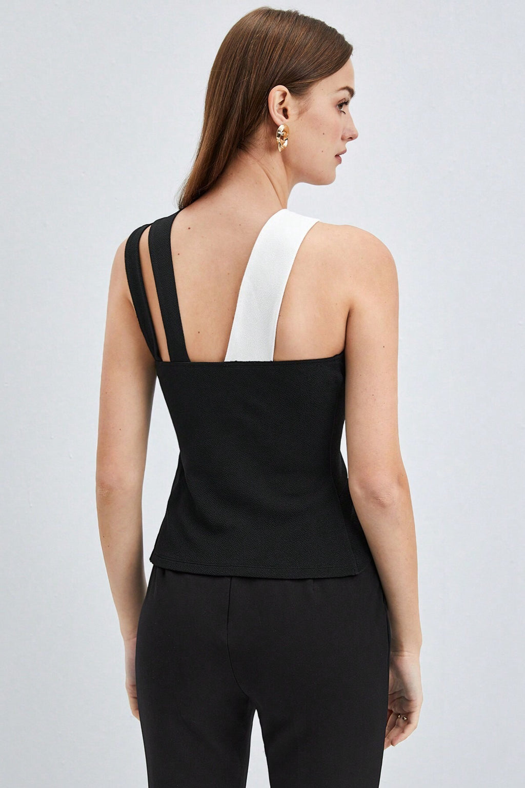 Contrast Crisscross Strap Fitted Crop Top