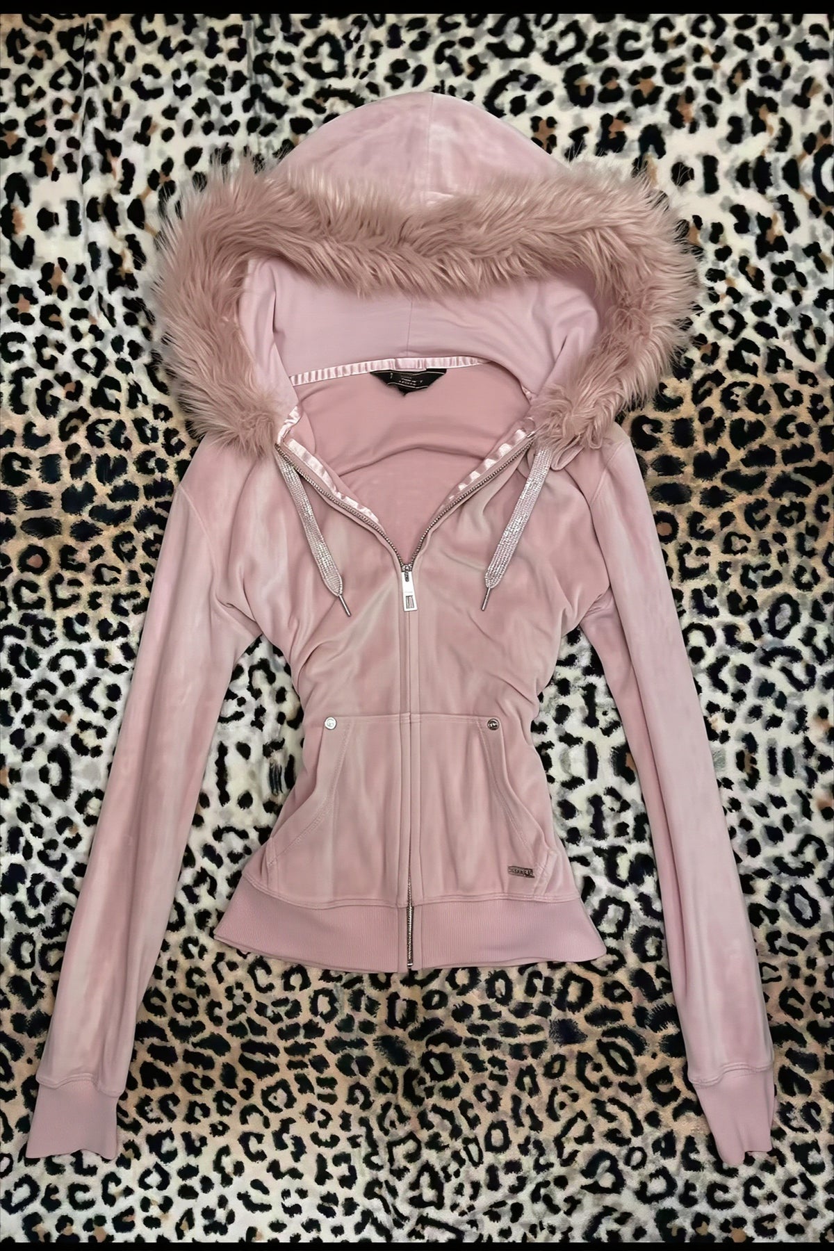 Fuzzy Cropped Zip-Up Fitted Hoodie Main image