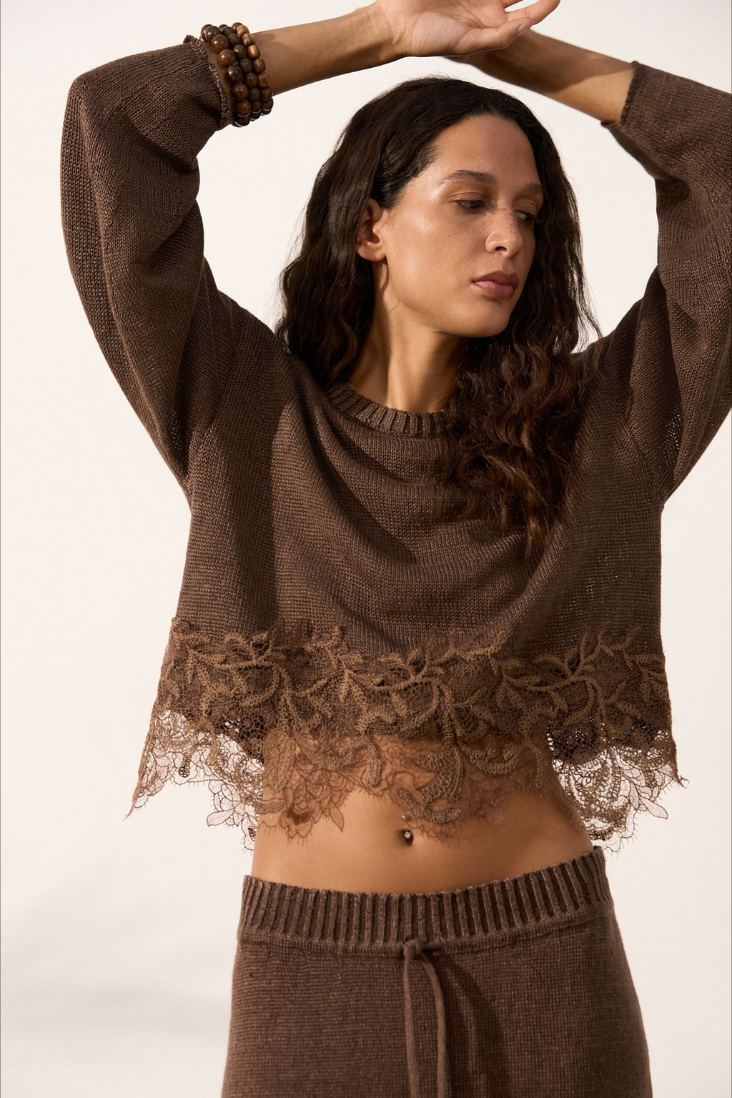 Lace Hem Crew Neck Cropped Knit Sweater