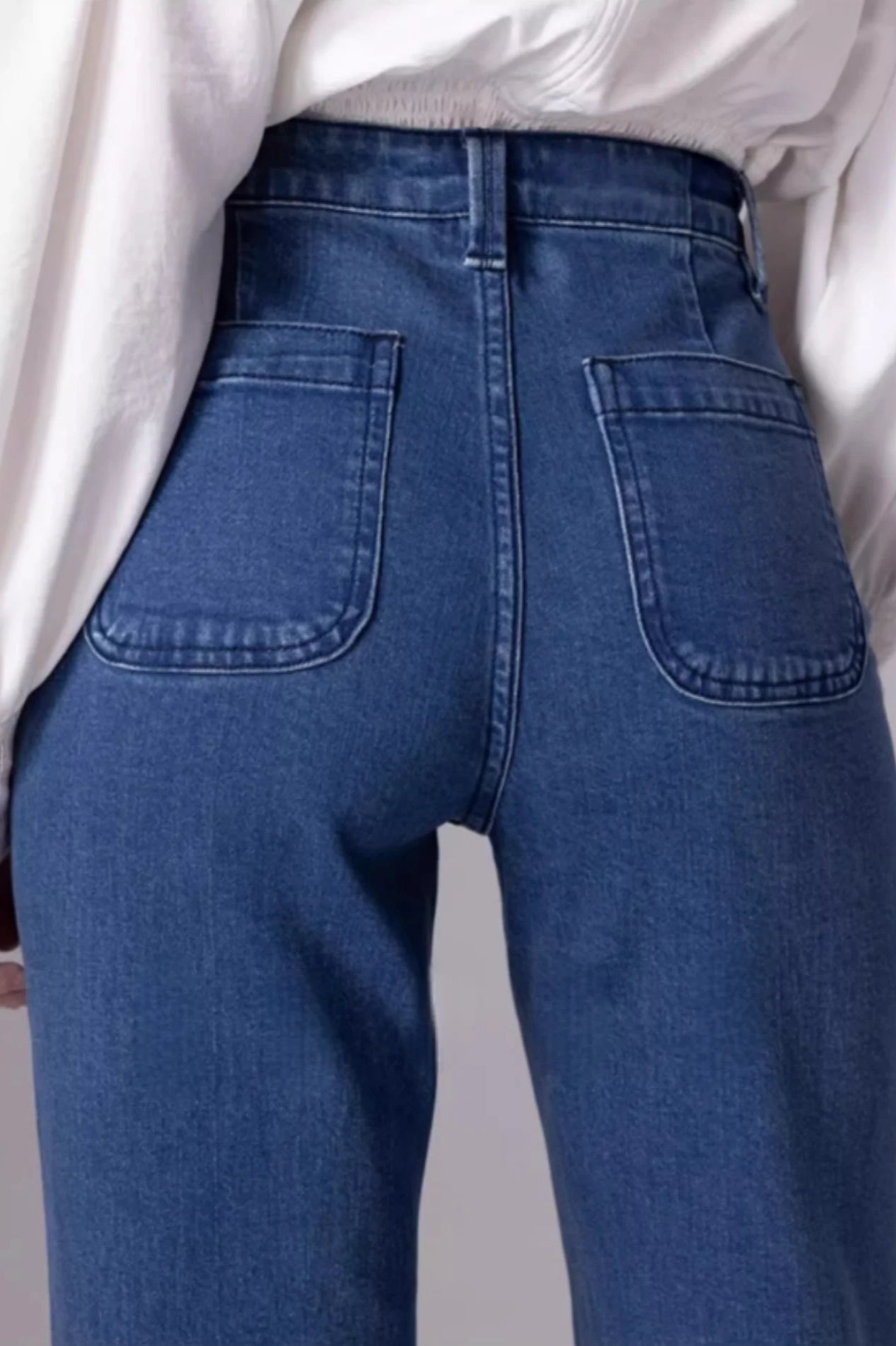 Flared Design Loose Fit Jeans Secondary image