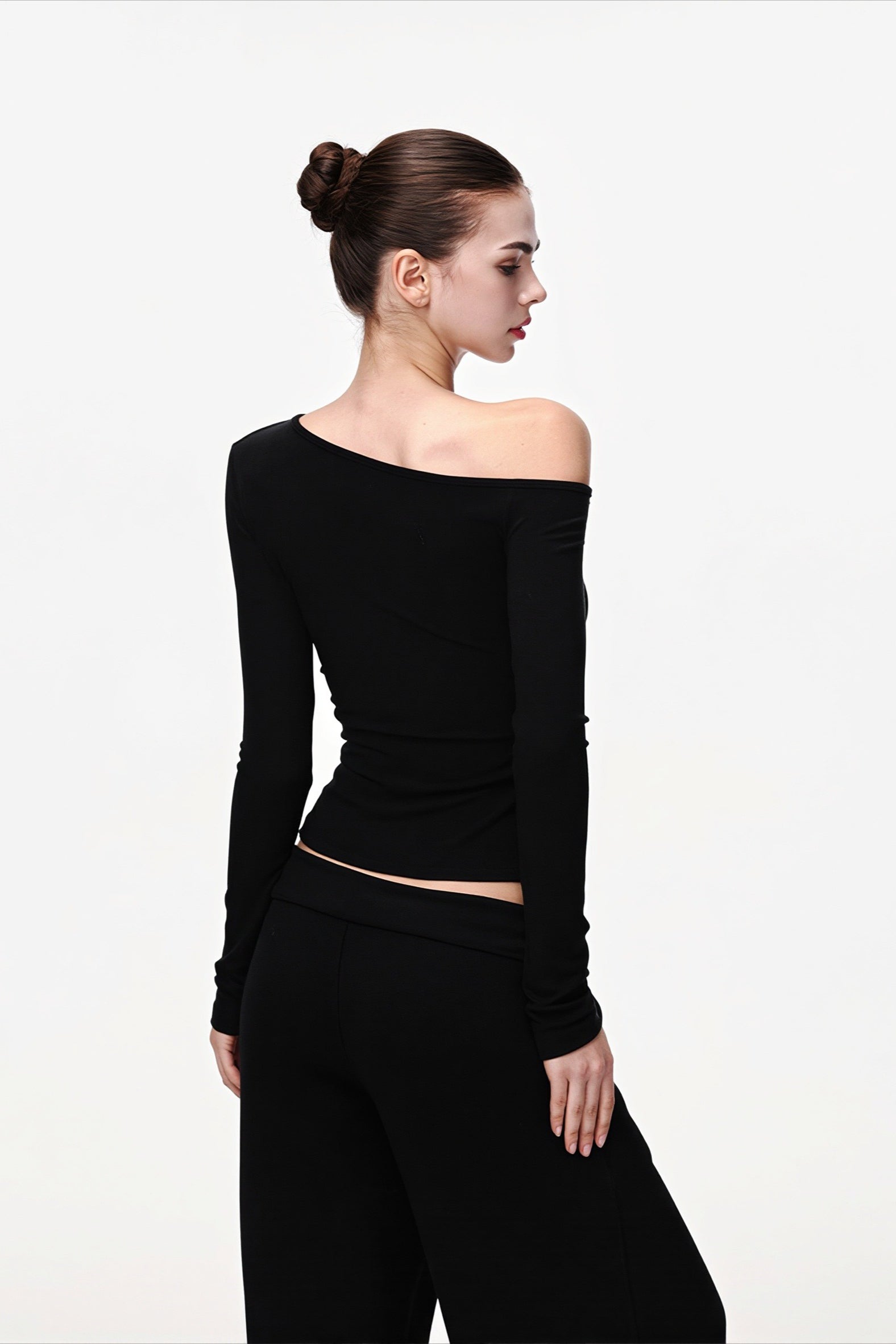 Asymmetric Neck Ribbed Crop Long Sleeved T-shirts Secondary image