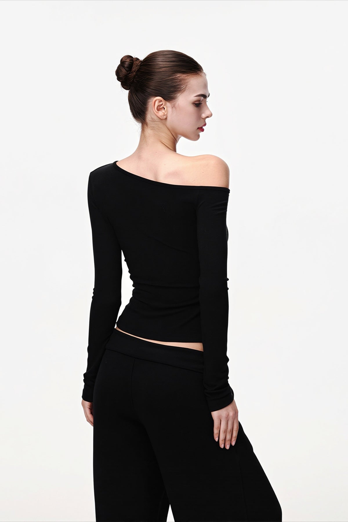 Asymmetric Neck Ribbed Crop Long Sleeved T-shirts