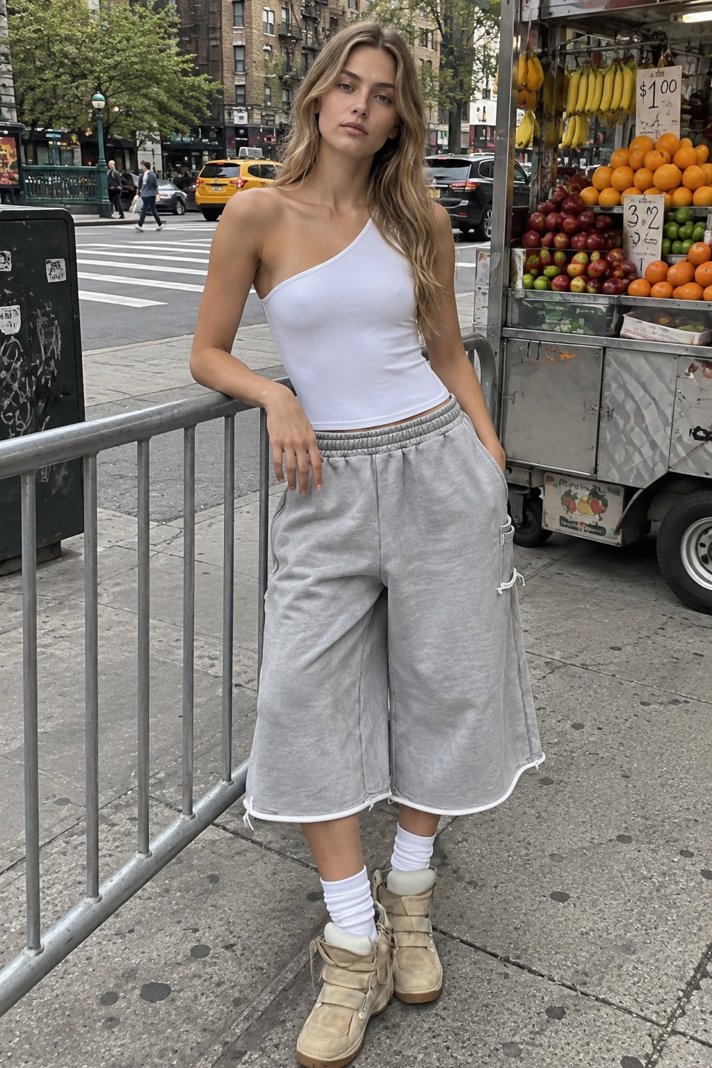 Frayed Camo Cargo Bermuda Pants Main image
