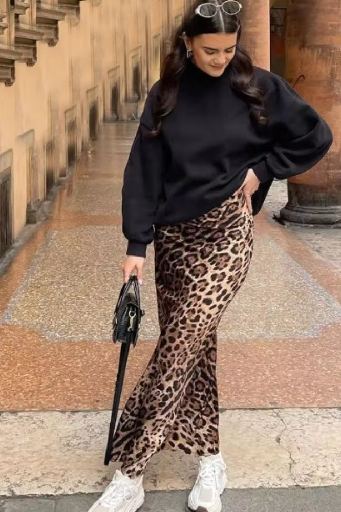 Elegant Draped Satin Midi Skirt Secondary image