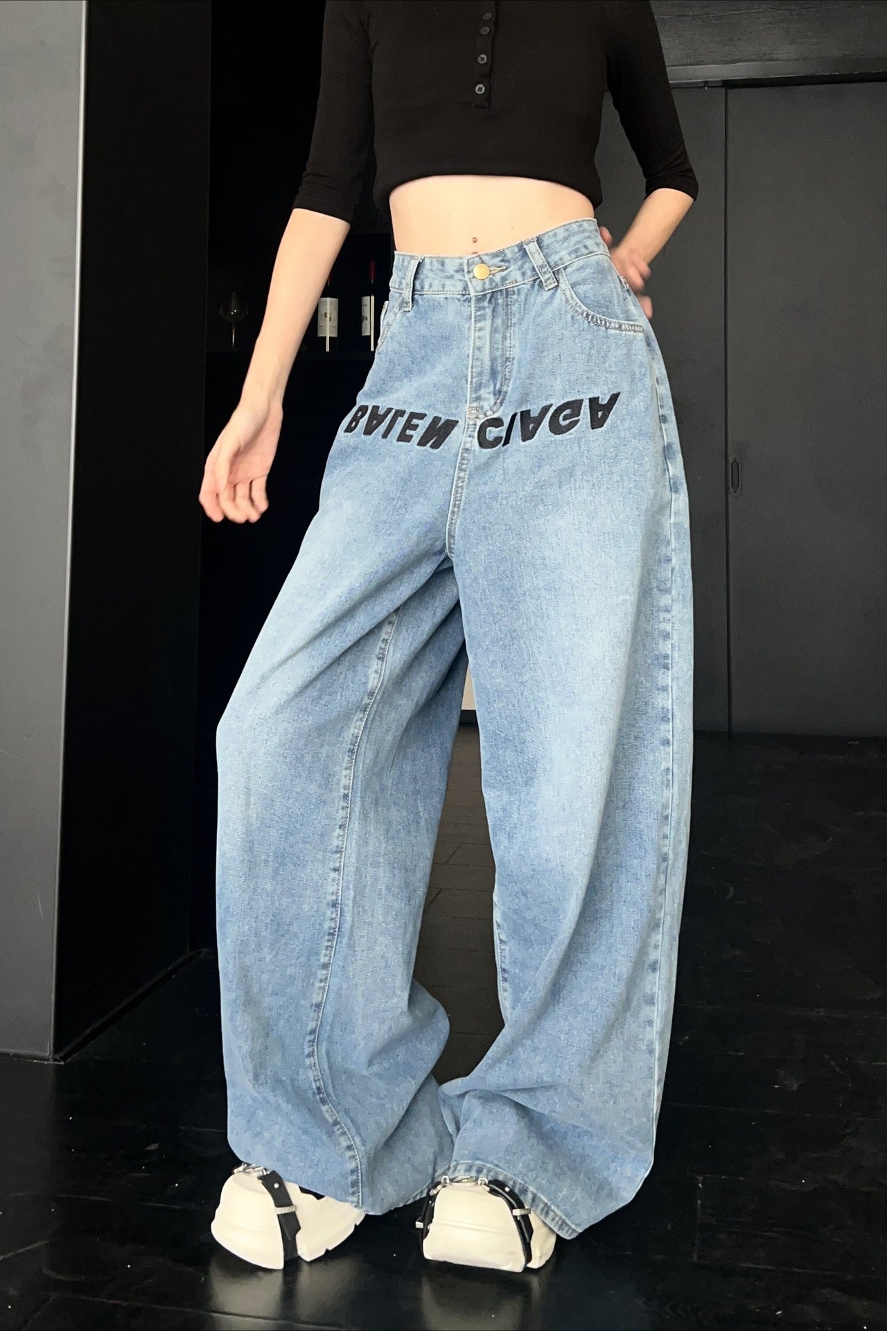 Light Wash Embroidered Baggy Jeans Main image