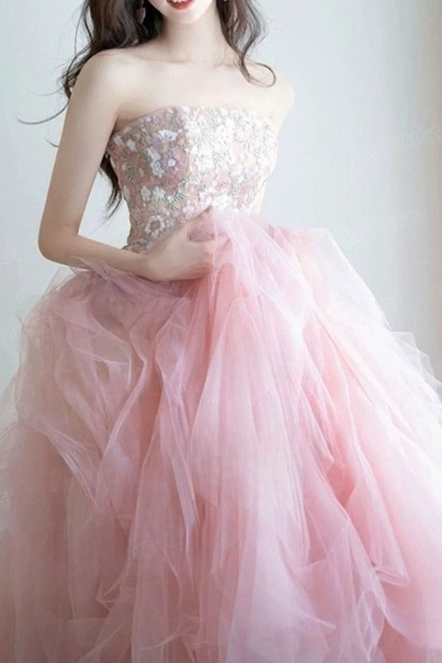 Retro Elegant Romantic Bridal Wedding Dress Secondary image