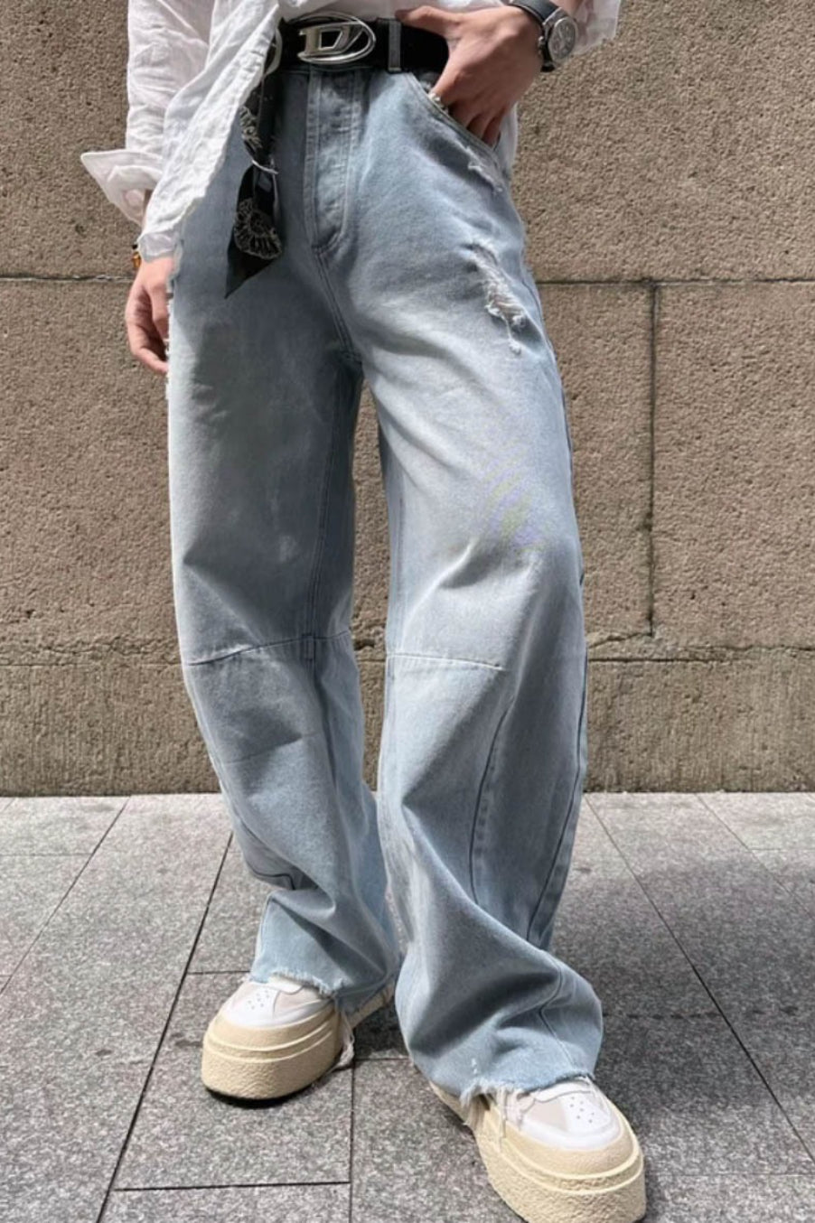 Light Wash Cropped Boyfriend Jeans Secondary image