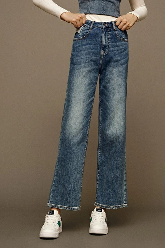 Fashionable Straight-Leg Denim Jeans Secondary image