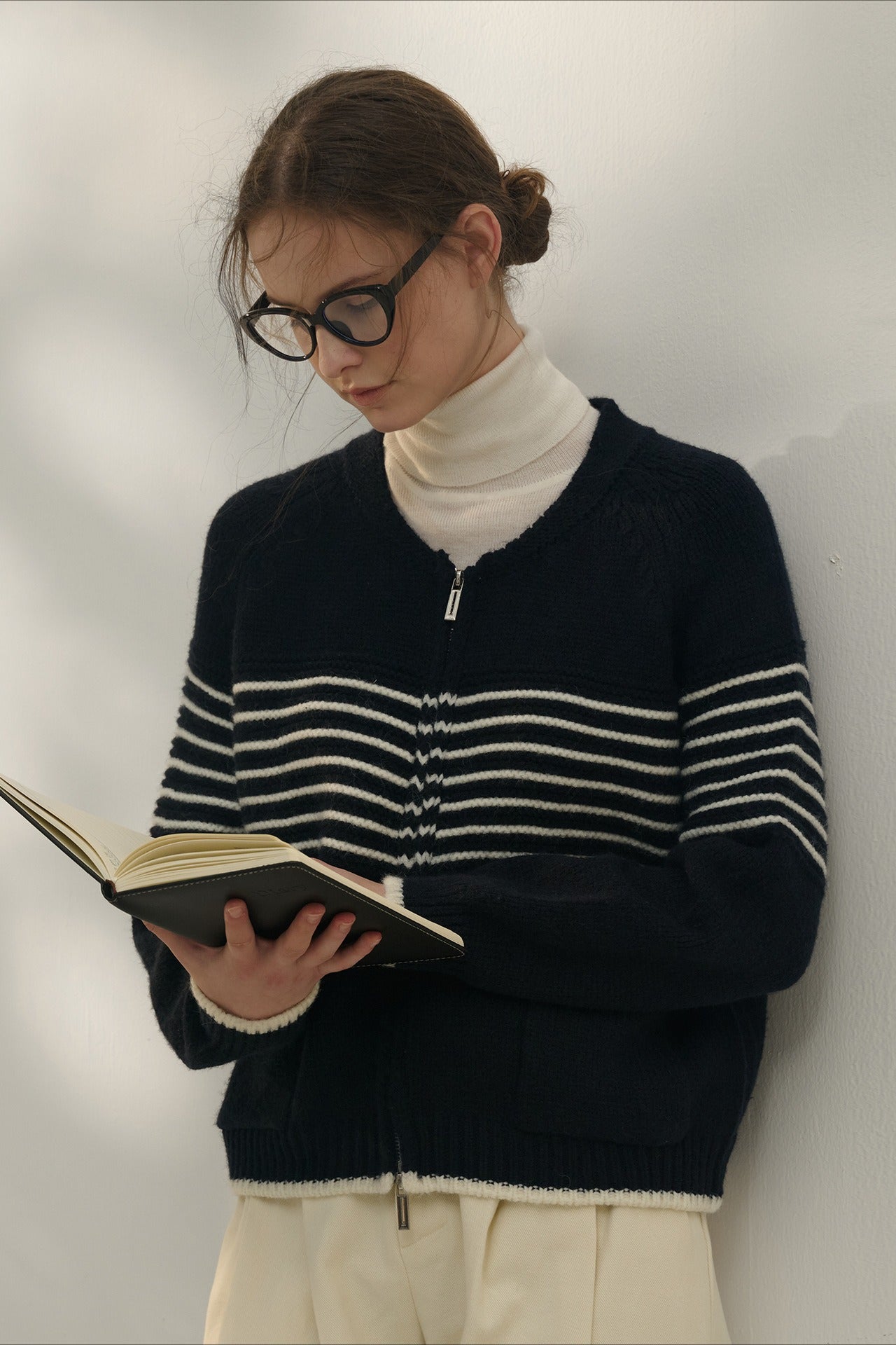 Retro Stripe Zip V-Neck Knit Top Secondary image