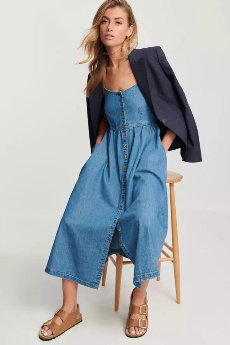 Chic Sleeveless Denim Dress Secondary image