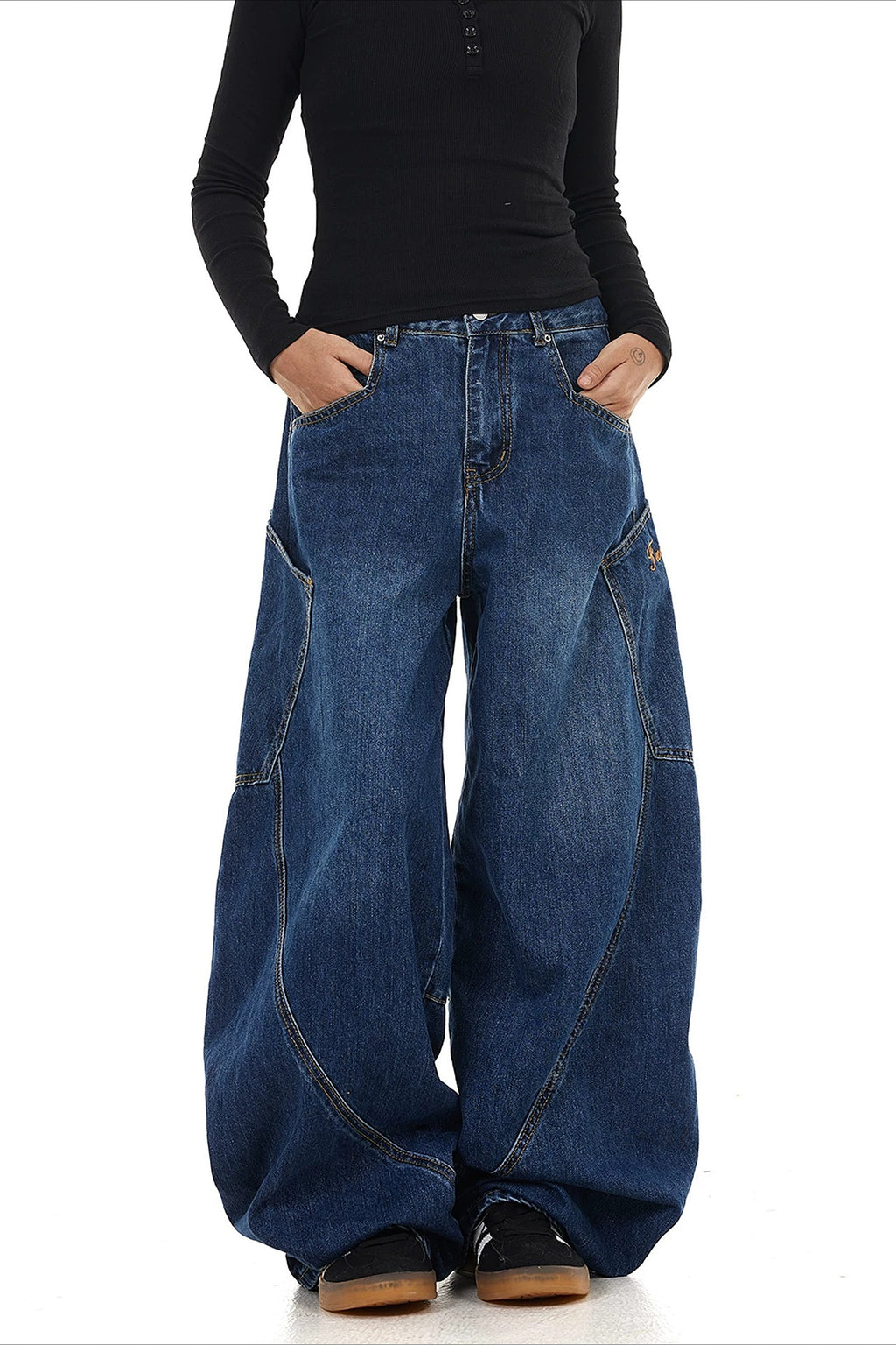 Oversized Pocket Low Rise Barrel Jeans