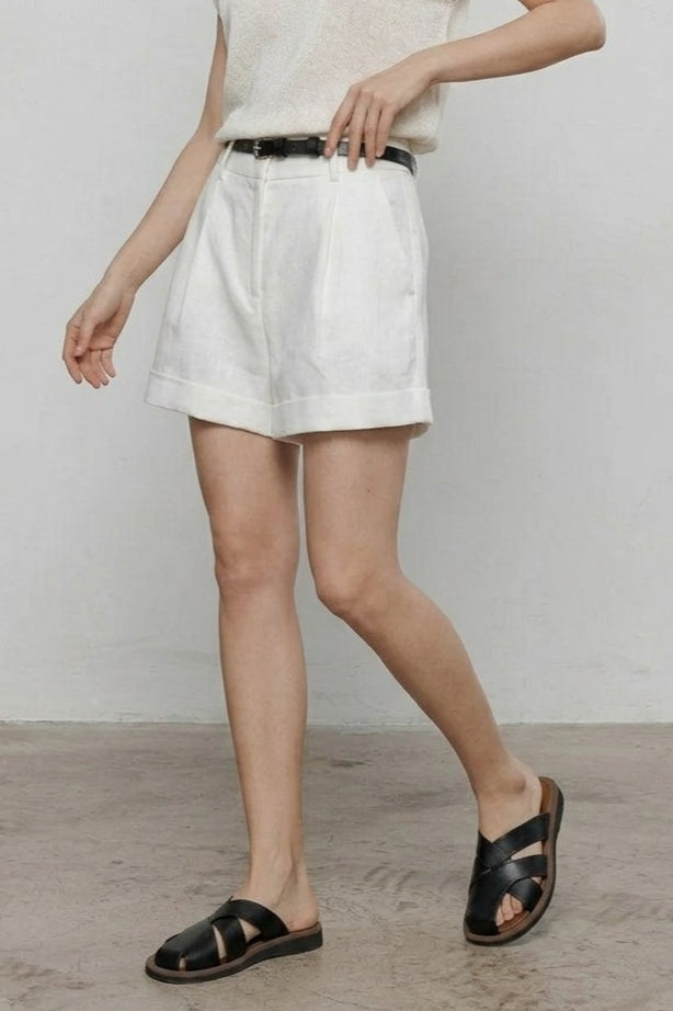 White Linen Cuffed Loose Fit Shorts Pants Secondary image