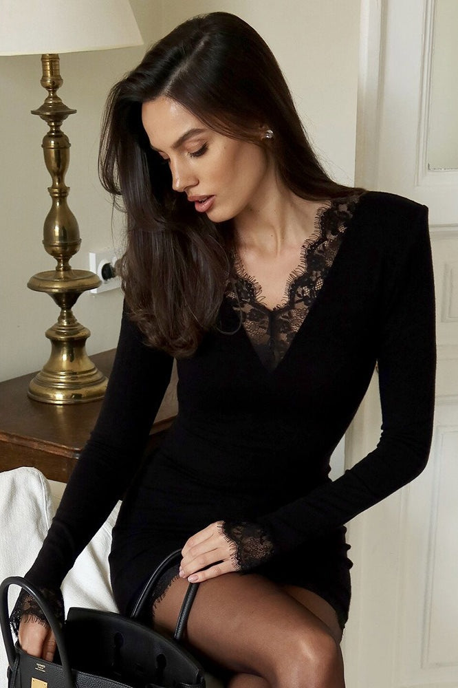 Elegant Lace V-Neck Long Sleeve Bodycon Lace Dress Secondary image