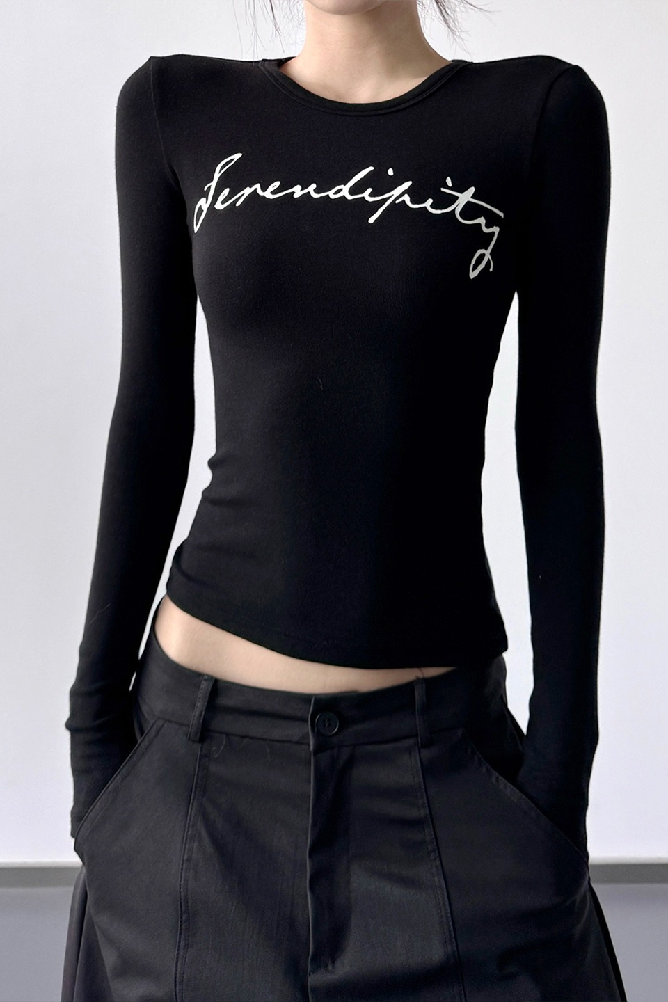 Letter Embroidered Slim Crop Crew Neck Long Sleeve Crop Top Main image