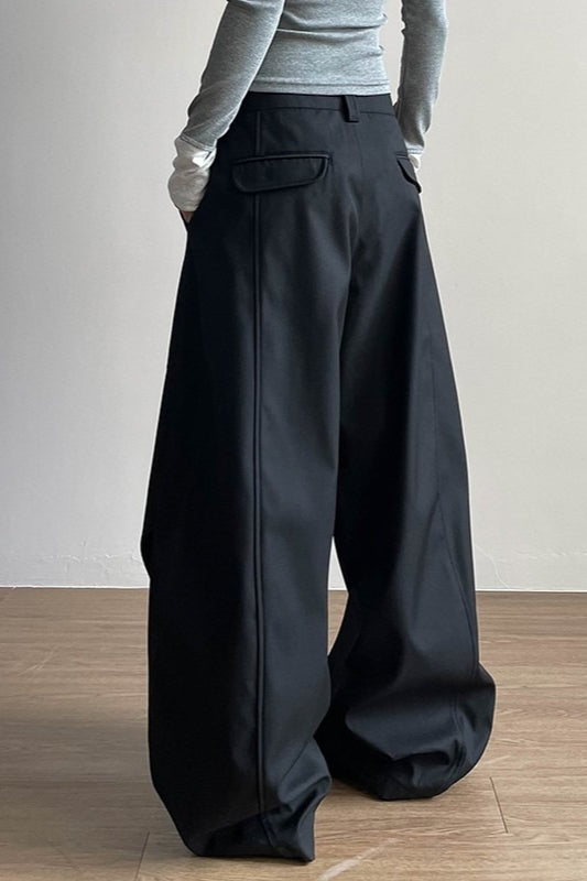 Vintage Pleated Curved Leg Wide Leg Tailored Pants Secondary image