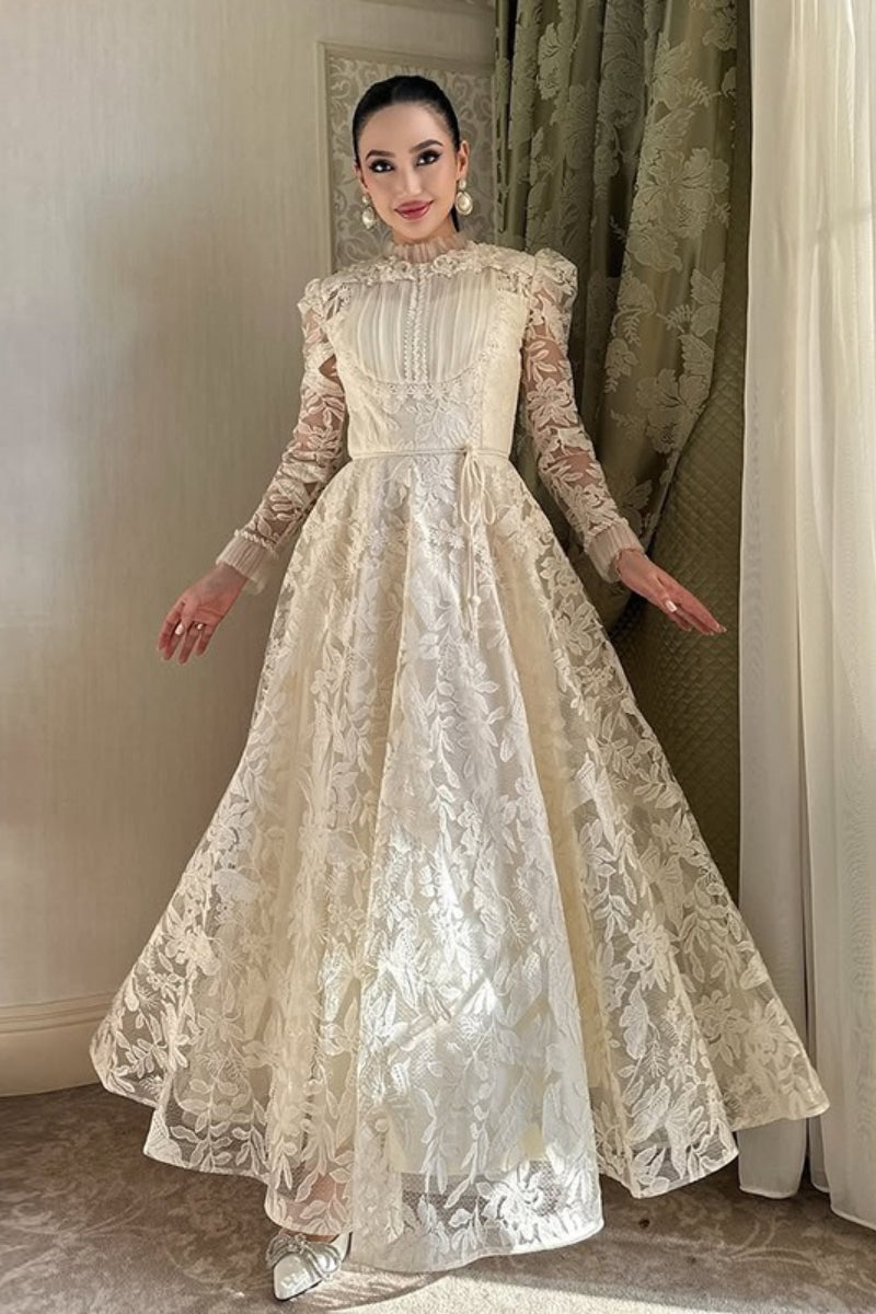 Retro Elegant Lace Embroidered Wedding Dress Main image