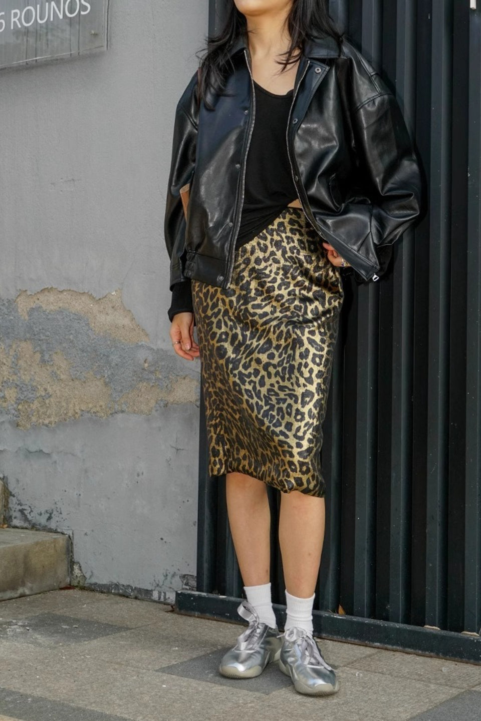 Tapered Hem Leopard Print Midi Skirt Secondary image