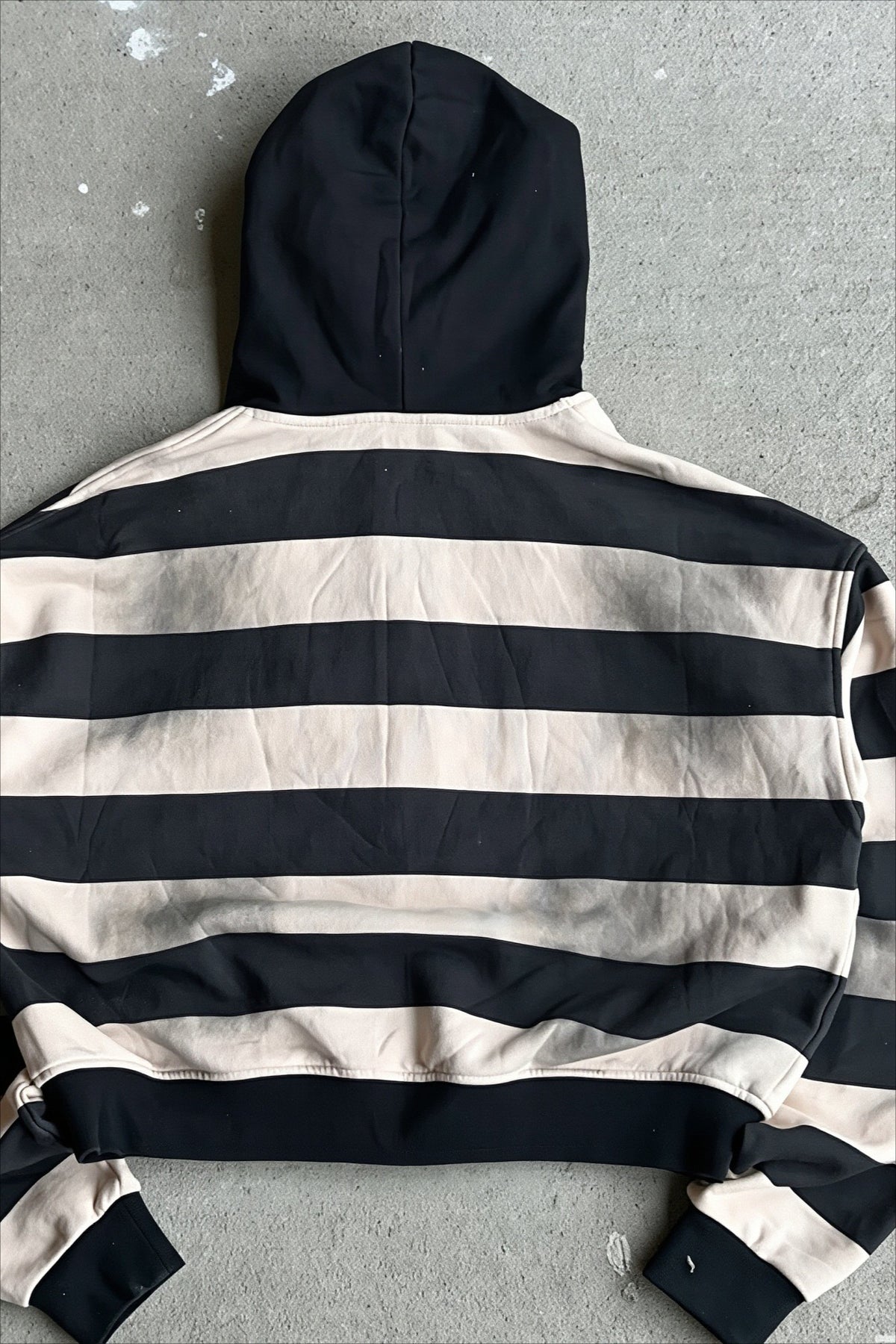 Striped Eye Applique Cropped Zip Hoodie