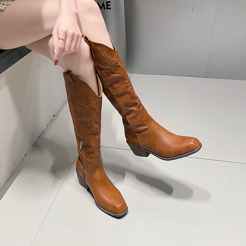 Modern Elegant Stylish Trendy Fashionable Comfortable Pointed Toe Knee High Boots Secondary image