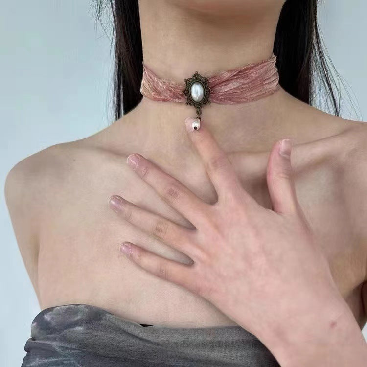Baroque Vintage Silk Sheer Pearl Choker Necklace Main image