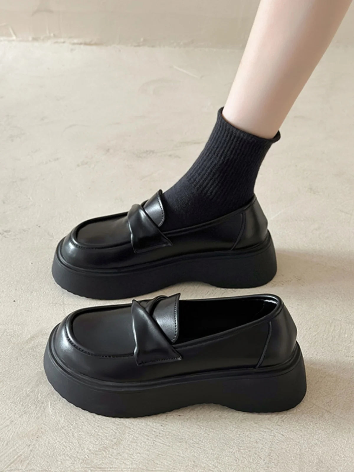 Fur Shallow Mouth Round Toe Leather All-Match Fall Casual Platform Loafers Main image