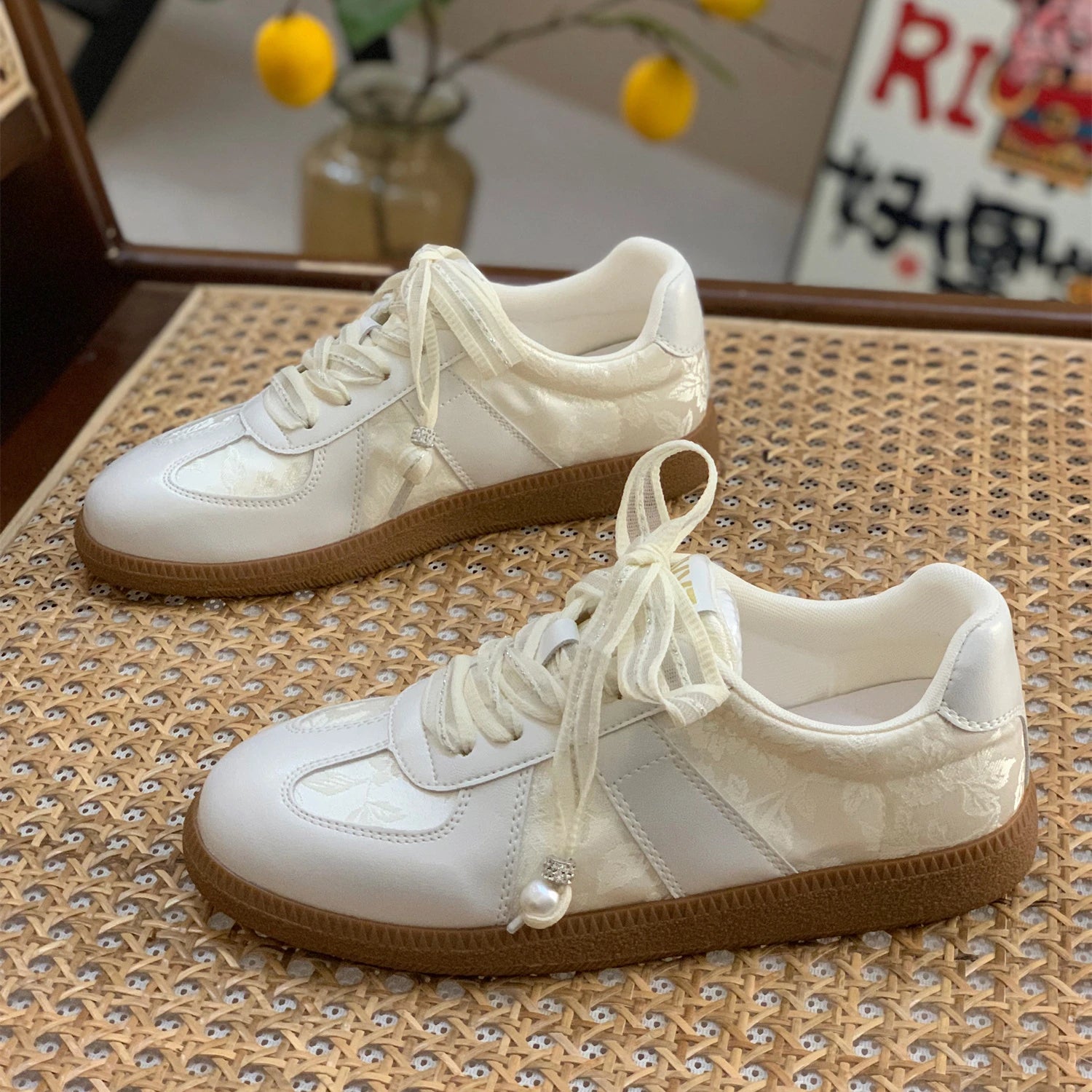 Women Casual Jogging Sneakers Youth Girls Silver Lace-Up Outdoor Athletic Trainers Low Heels Breath Tennis Flats Walking Shoes Secondary image