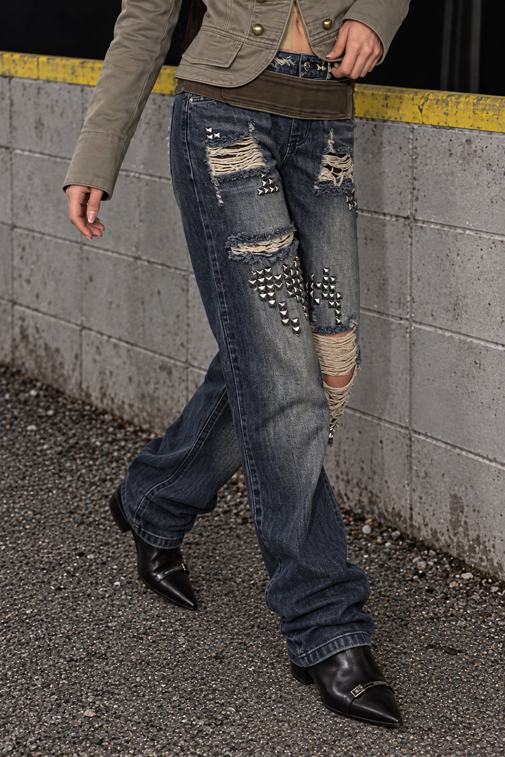 Rivet Spliced Ripped Vintage Washed Jeans Secondary image