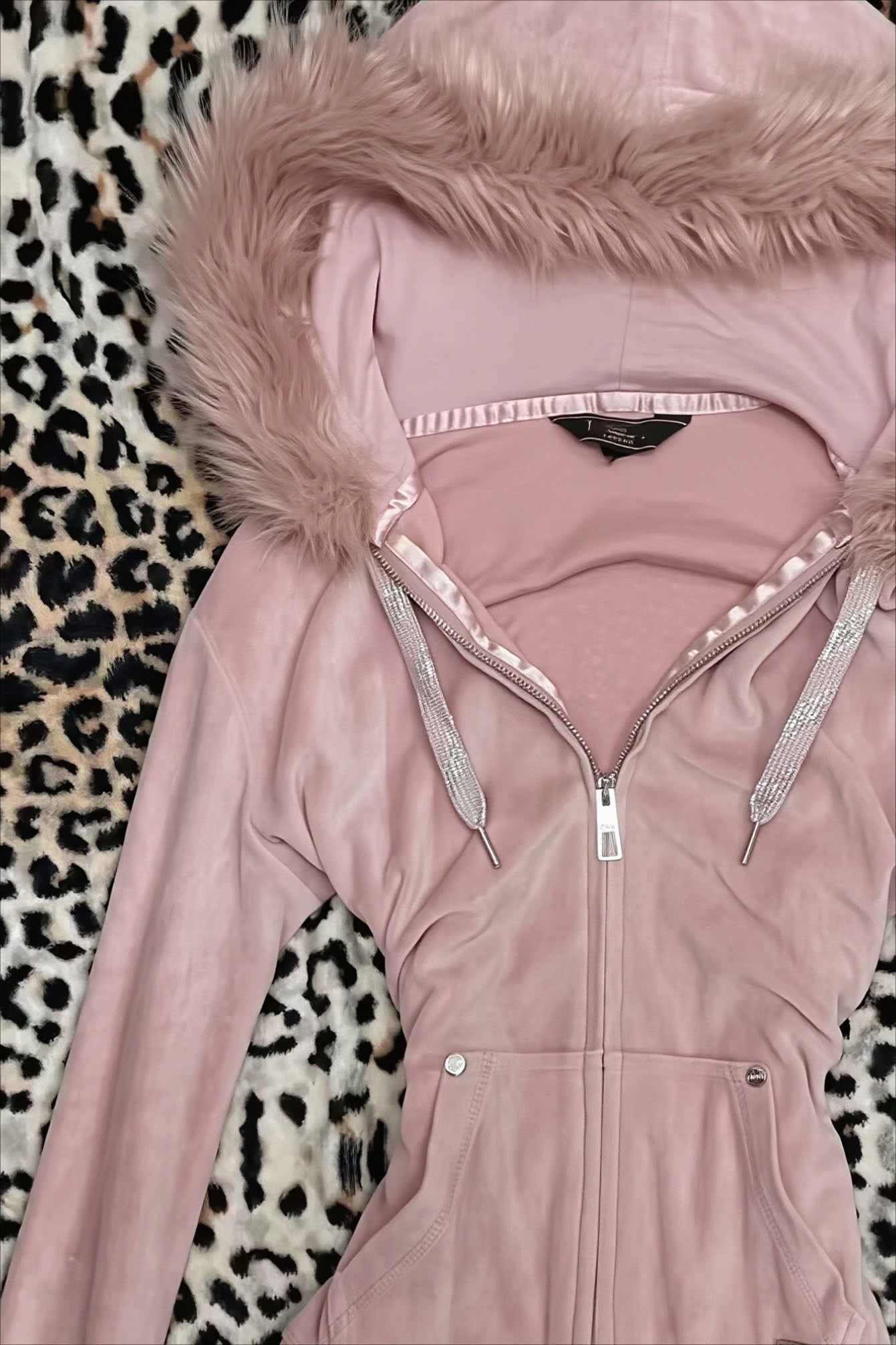 Fuzzy Cropped Zip-Up Fitted Hoodie Secondary image