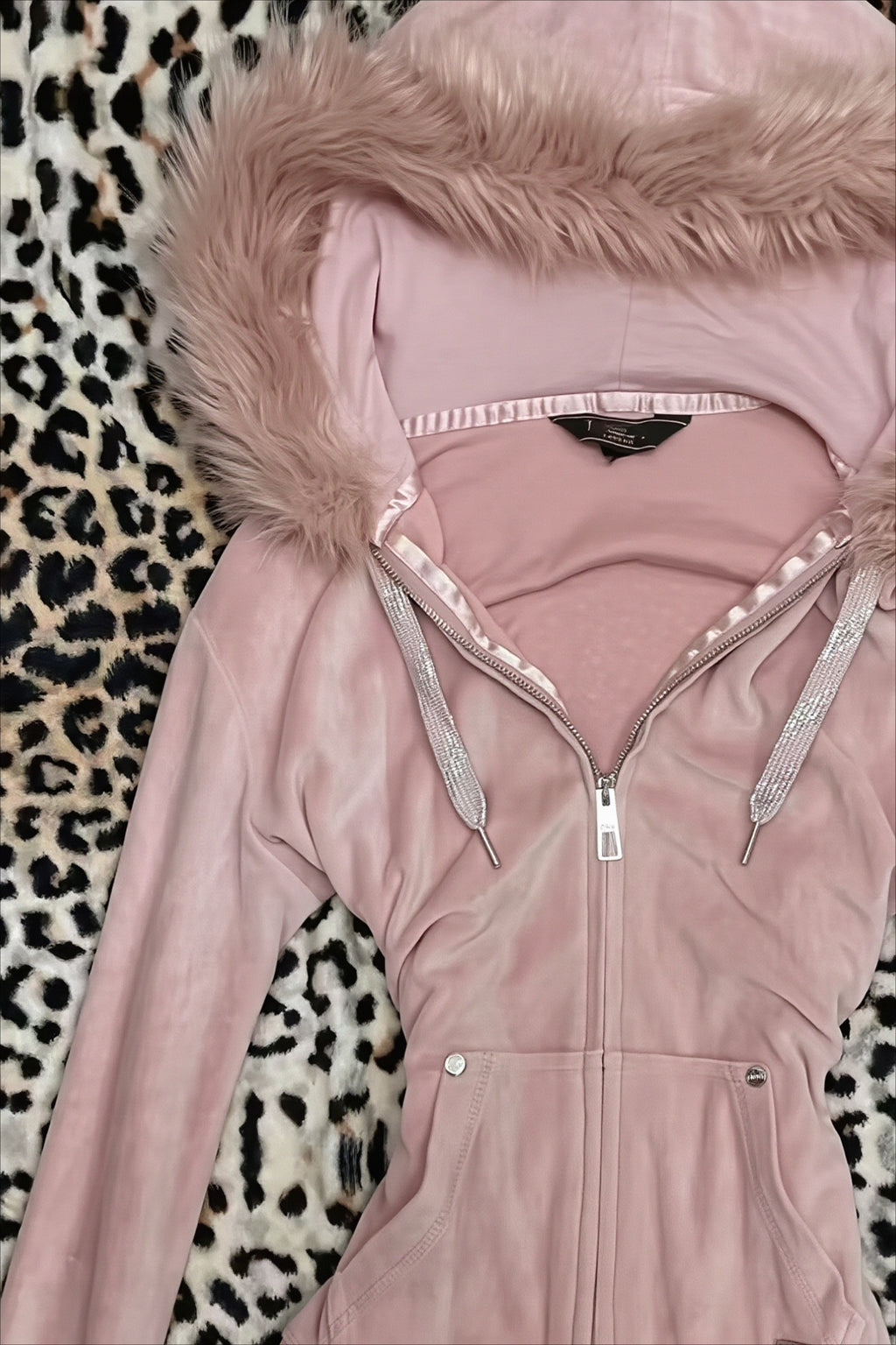 Fuzzy Cropped Zip-Up Fitted Hoodie