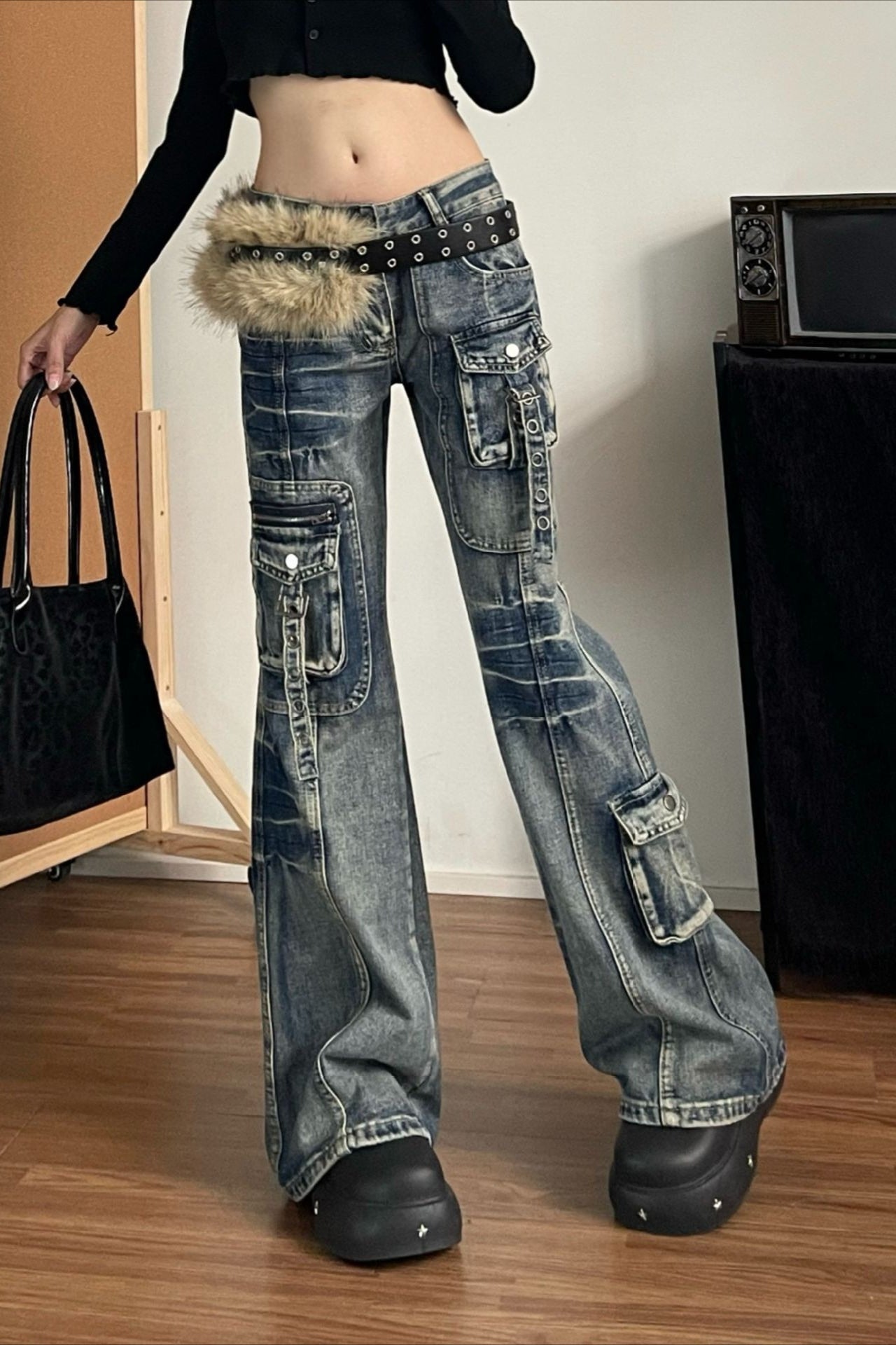 Washed Low Rise Multi-Pocket Cargo Jeans Secondary image