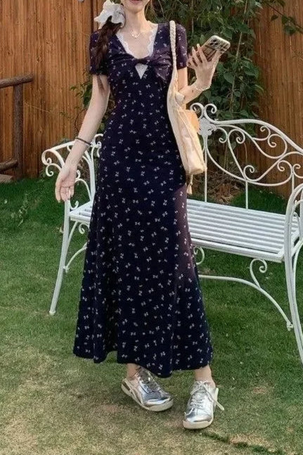 V-neck Waist-cinching Slim Floral Dress Secondary image