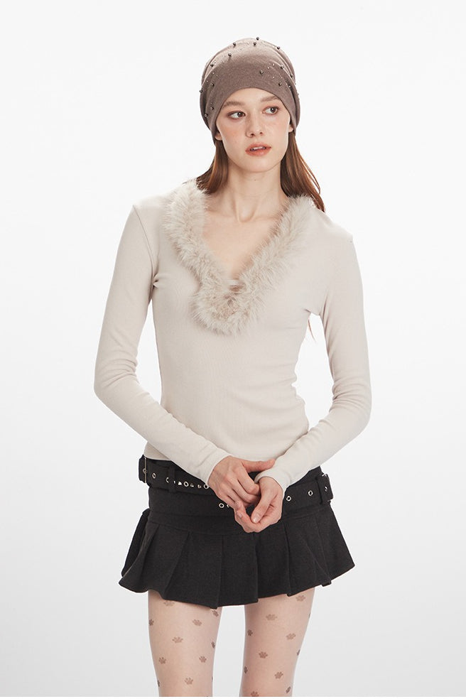 Faux Fur Trim V-Neck Knit Top Secondary image