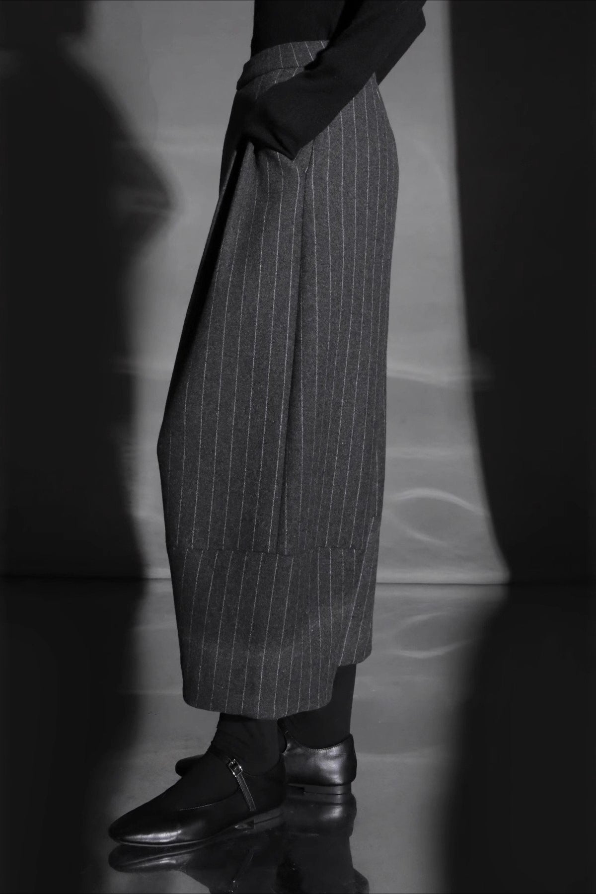 Relaxed Wide Leg Bootcut Wool Ankle Crop Pants Secondary image