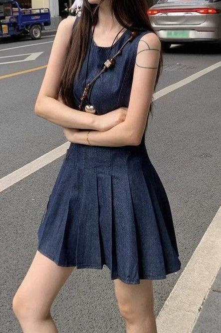 Sleeveless Pleated Denim Dress Secondary image