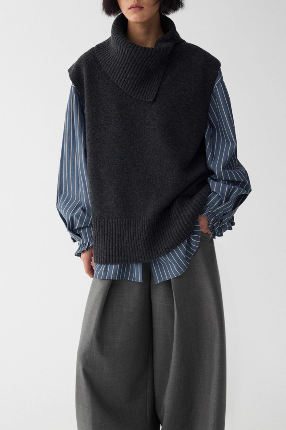 Detachable Cowl V-Neck Knit Top Main image