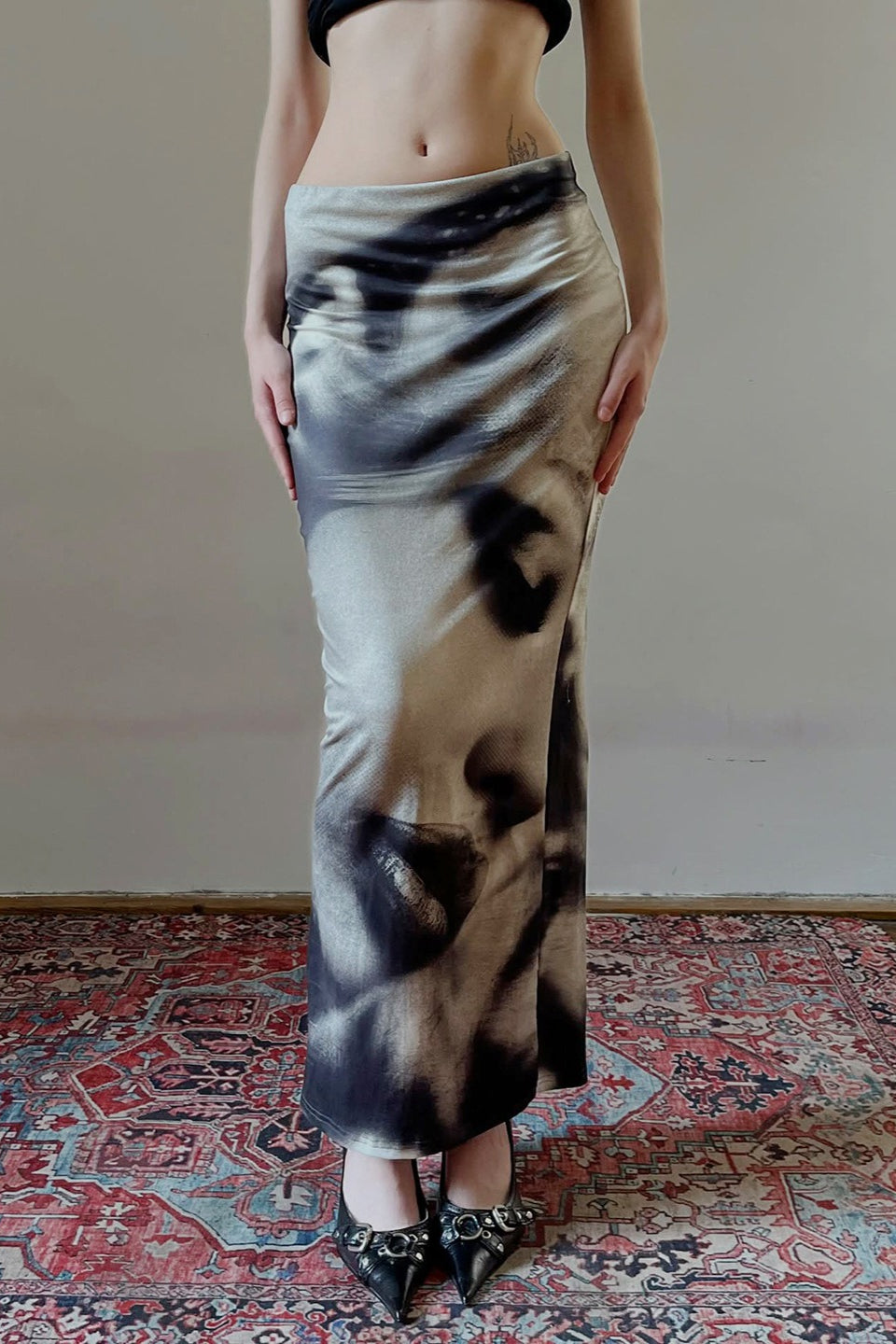 Elegant Portrait Art Bodycon Skirt Main image