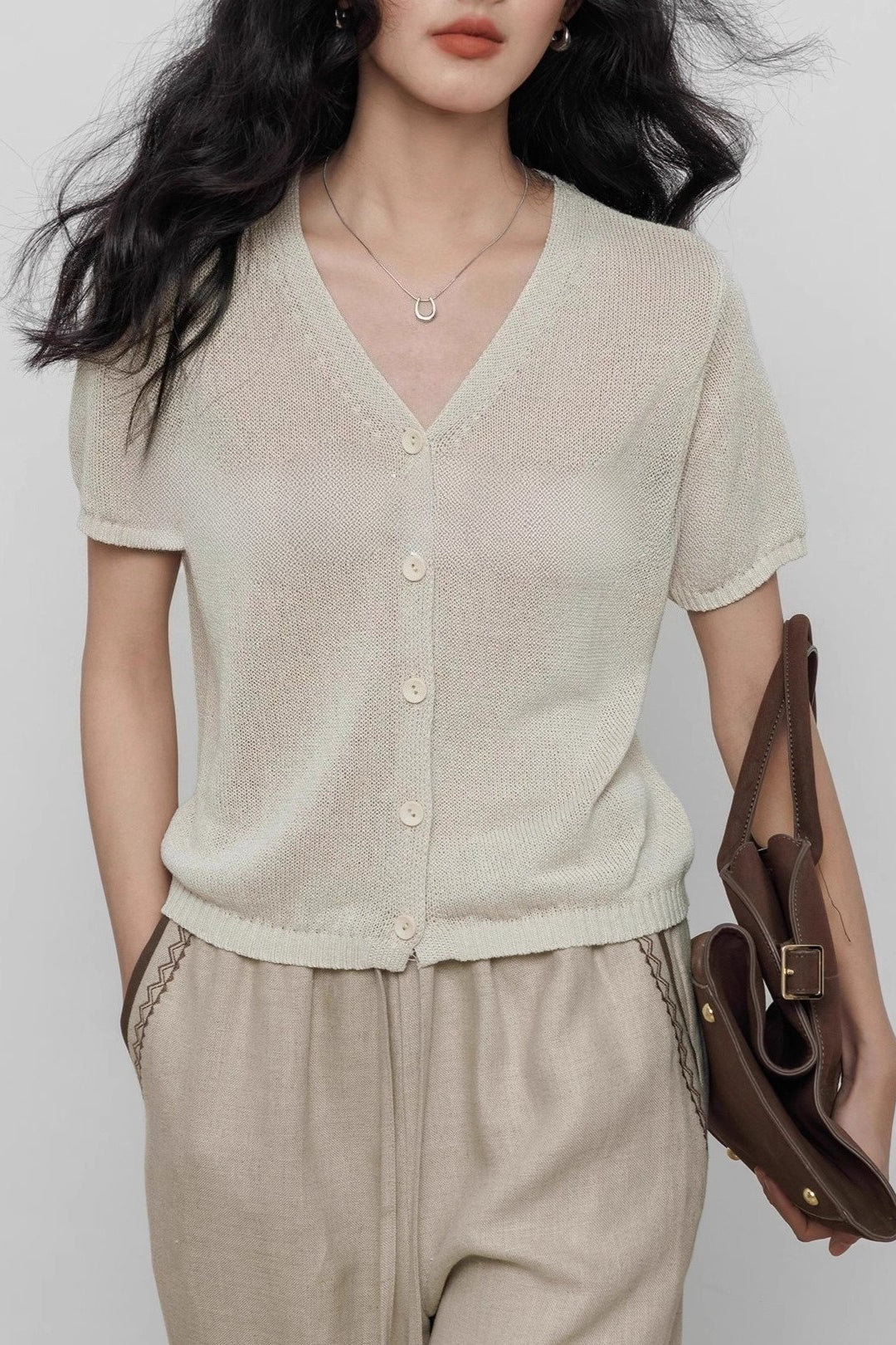 V-Neck Short Sleeve Knit Top Main image