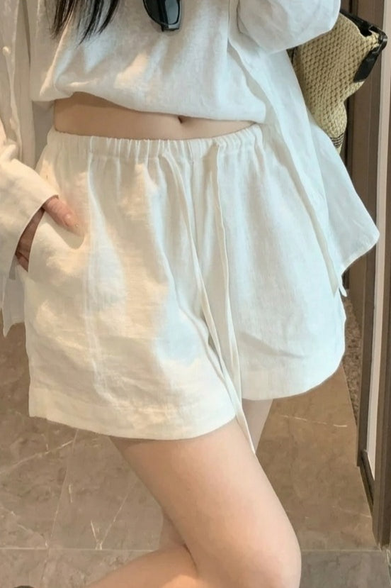 Washed White Linen Draped Loose Shorts Pants Secondary image